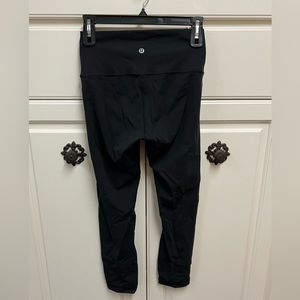 Lululemon wunder under legging black size 6